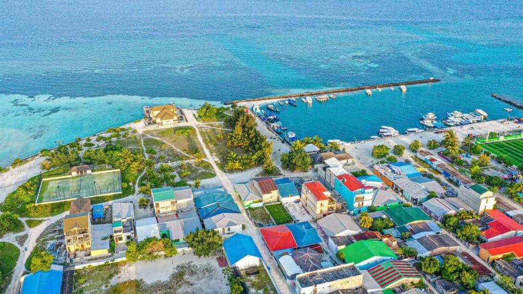 Vista aérea da ilha local de Huraa - pacotes ilhas maldivas
